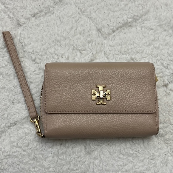 Tory Burch Handbags - 🎉TORY BURCH🎉 wristlet wallet